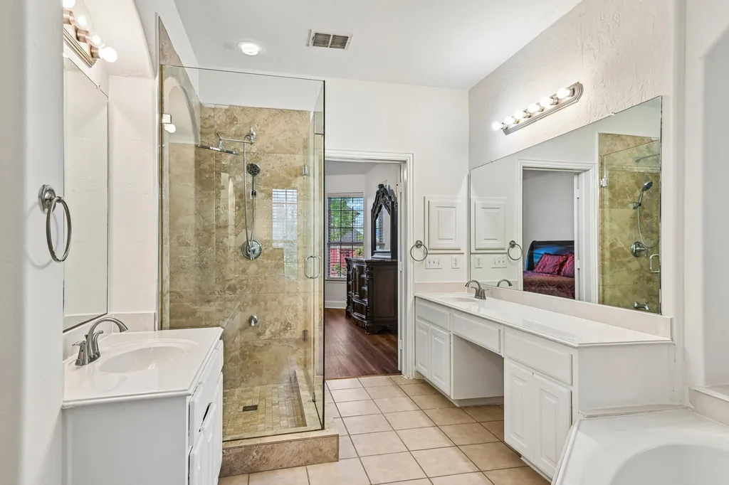 6006 Shadywood Lane Garland TX 75043
