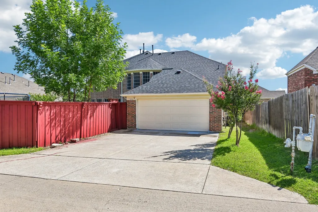 6006 Shadywood Lane Garland TX 75043