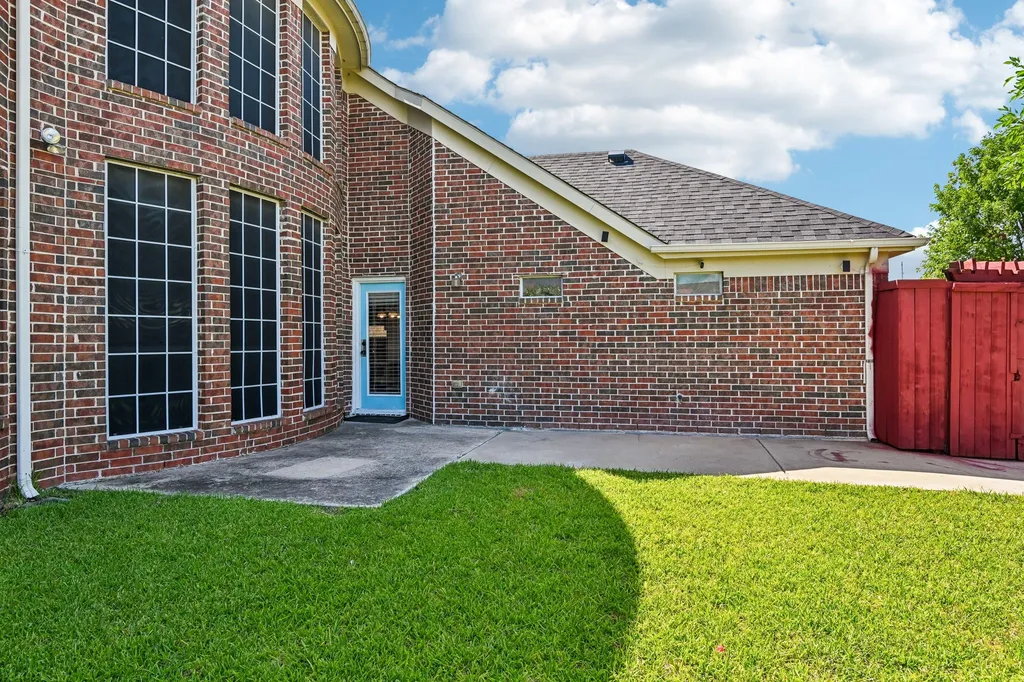 6006 Shadywood Lane Garland TX 75043