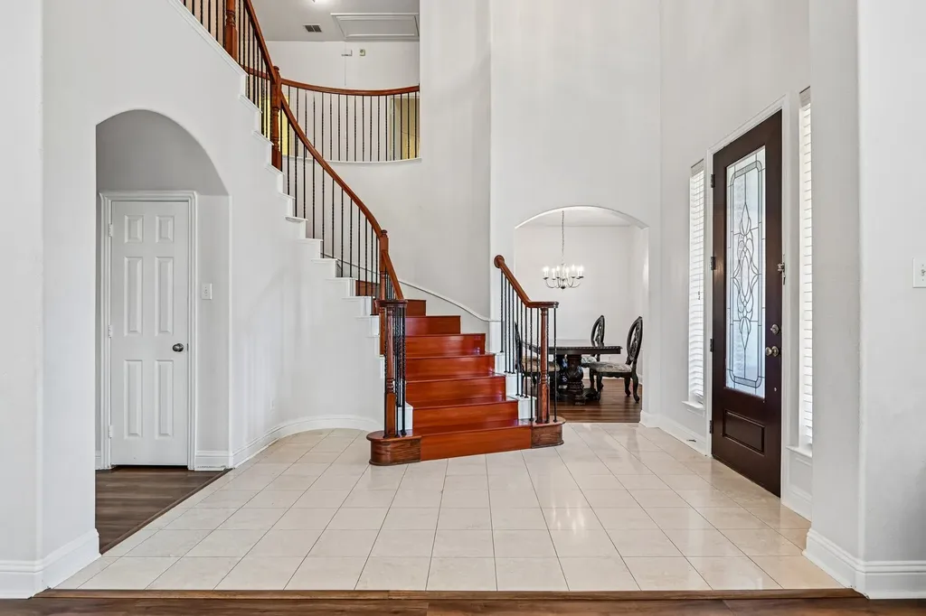 6006 Shadywood Lane Garland TX 75043