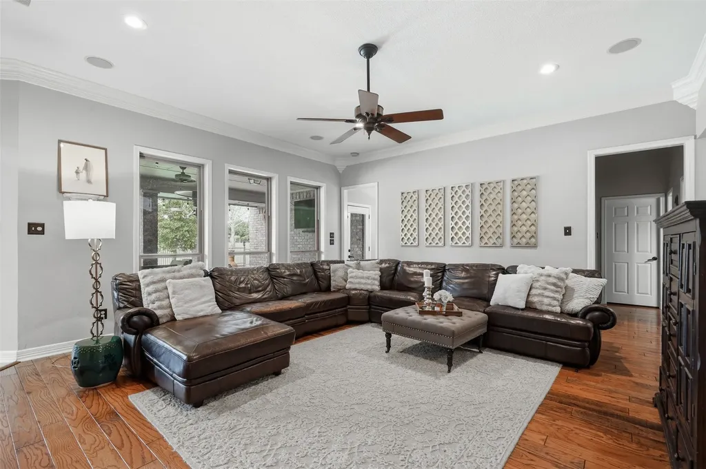902 Riviera Drive Mansfield TX 76063