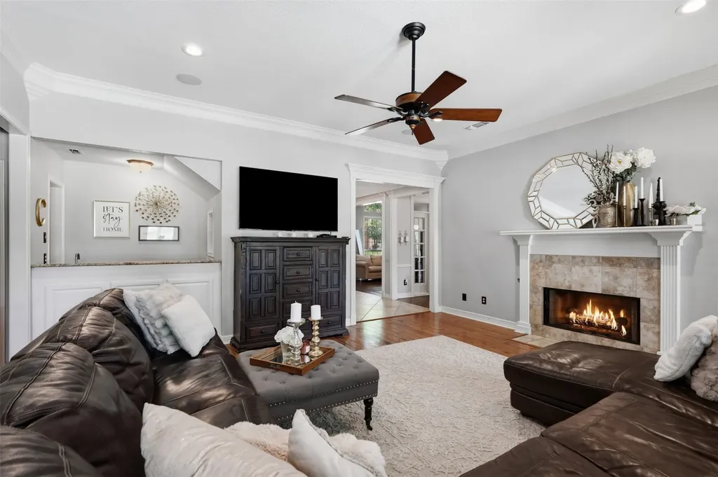 902 Riviera Drive Mansfield TX 76063