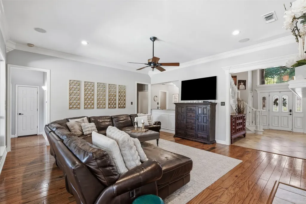 902 Riviera Drive Mansfield TX 76063