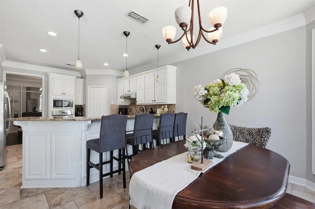 902 Riviera Drive Mansfield TX 76063