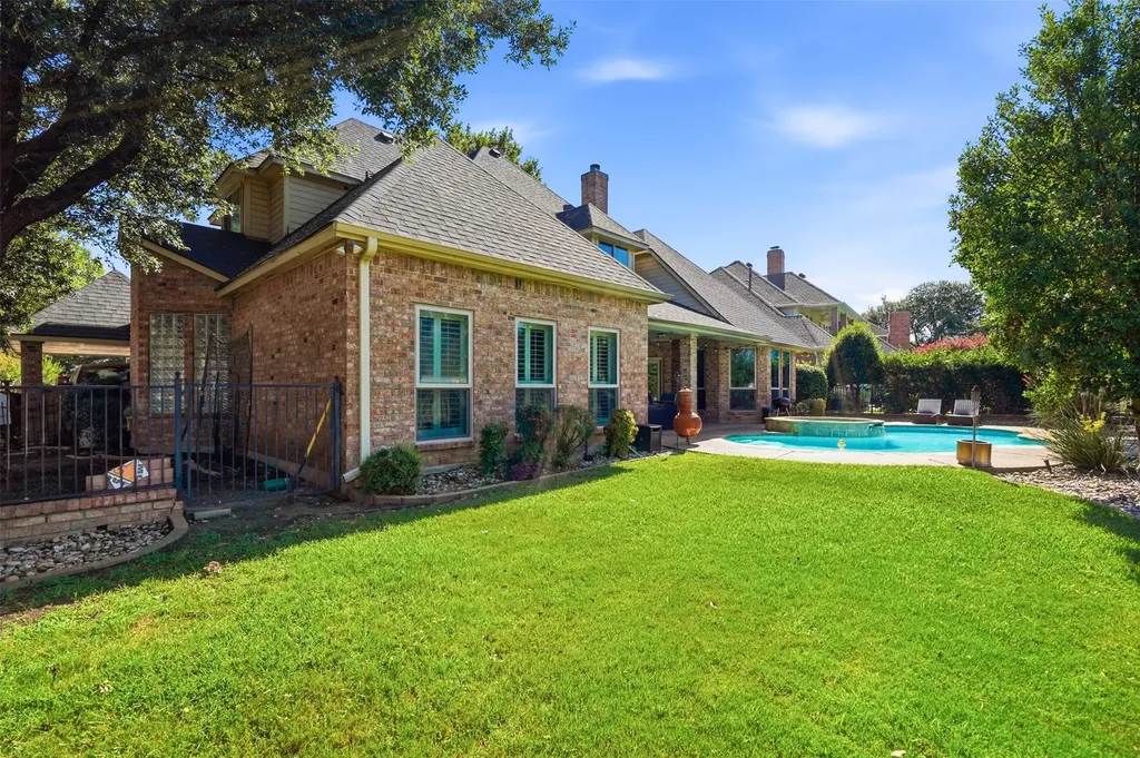 902 Riviera Drive Mansfield TX 76063