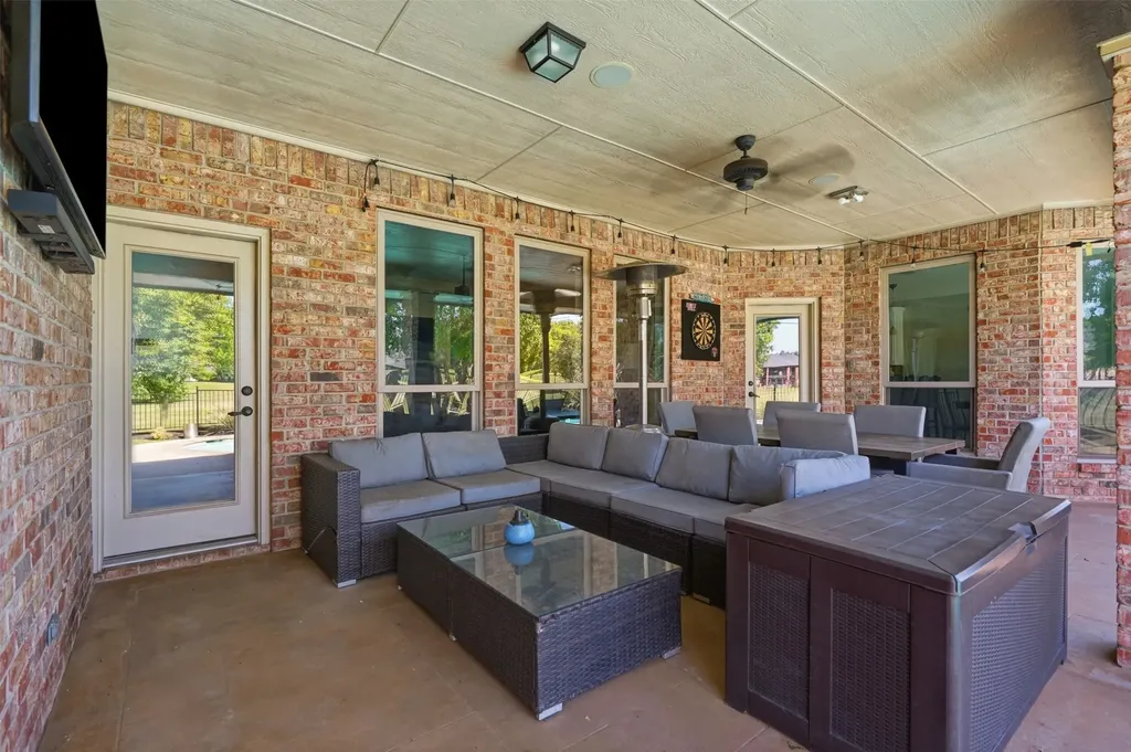 902 Riviera Drive Mansfield TX 76063