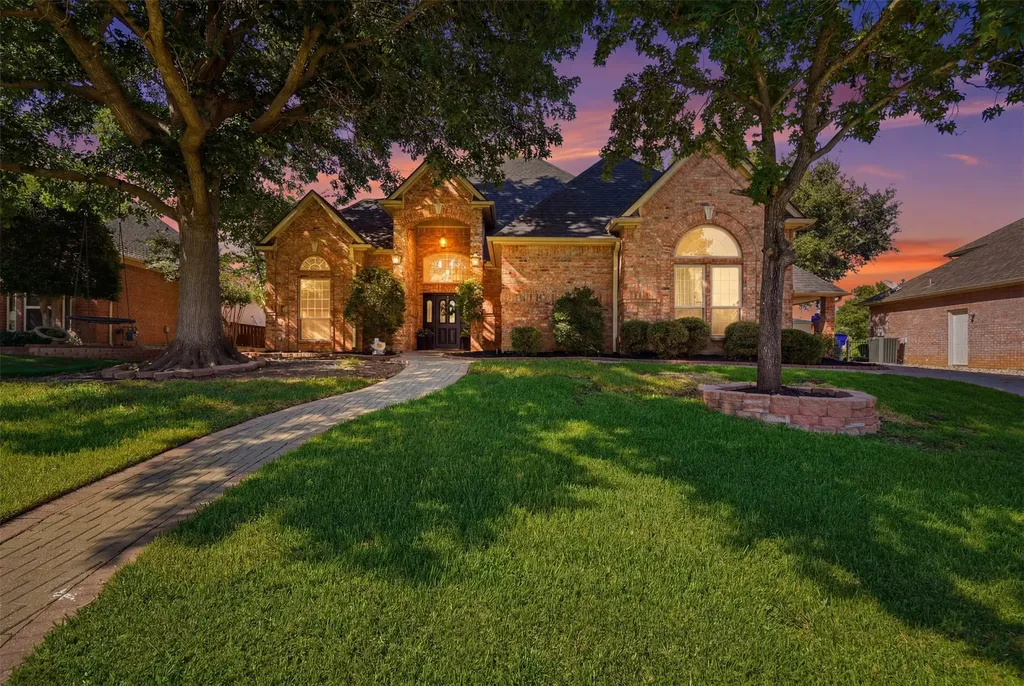 902 Riviera Drive Mansfield TX 76063