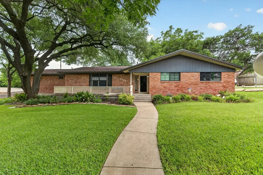 9700 Brookwood Circle Woodway TX 76712