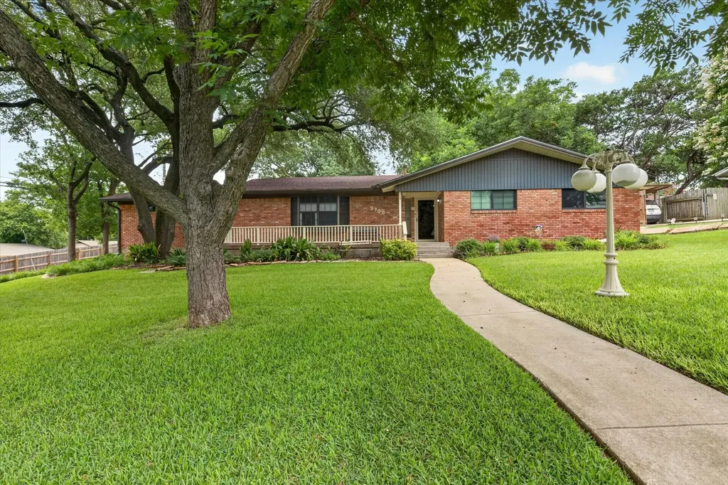 9700 Brookwood Circle Woodway TX 76712