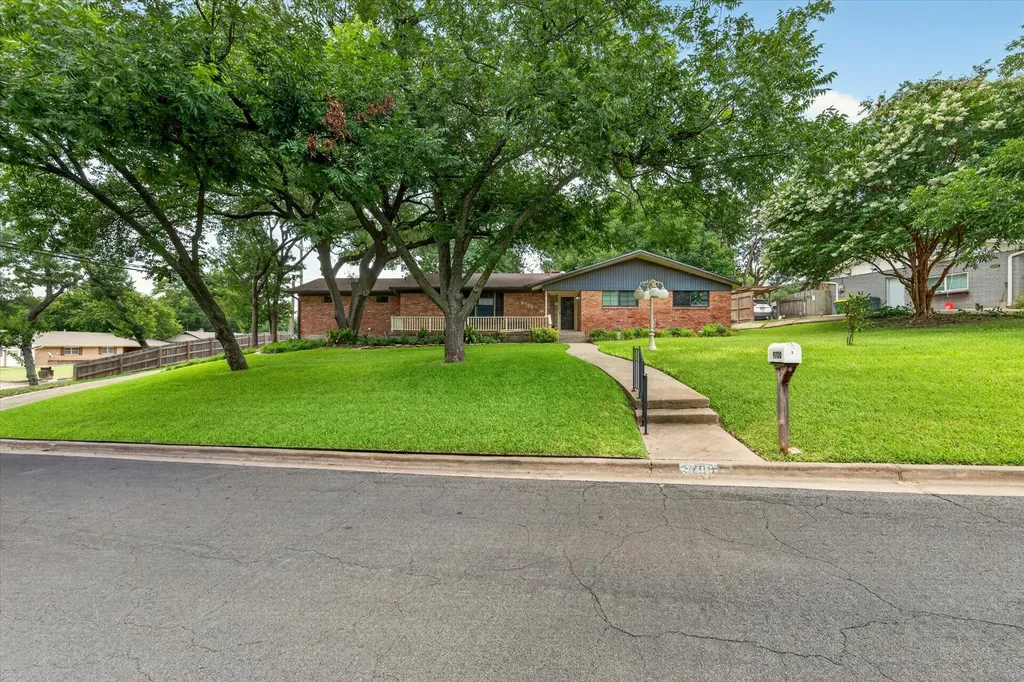9700 Brookwood Circle Woodway TX 76712