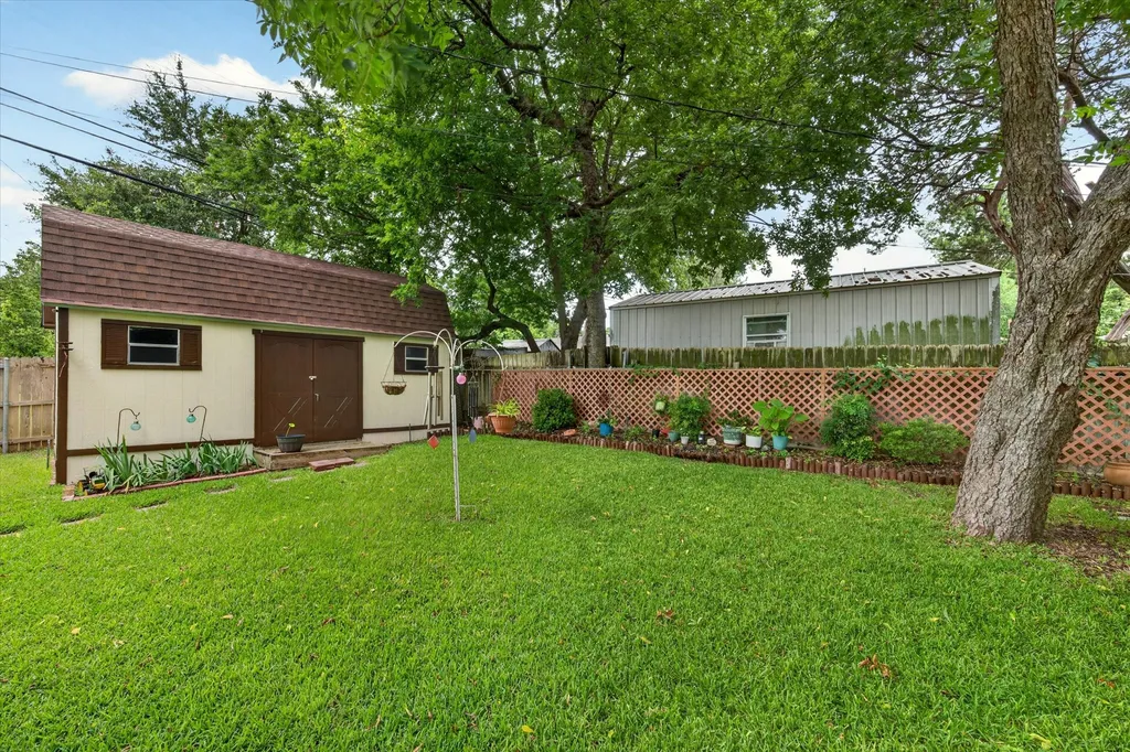 9700 Brookwood Circle Woodway TX 76712