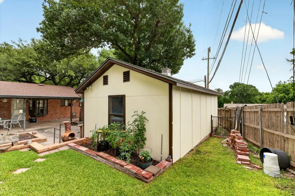9700 Brookwood Circle Woodway TX 76712