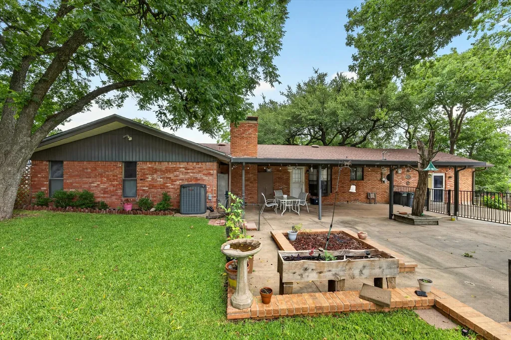 9700 Brookwood Circle Woodway TX 76712