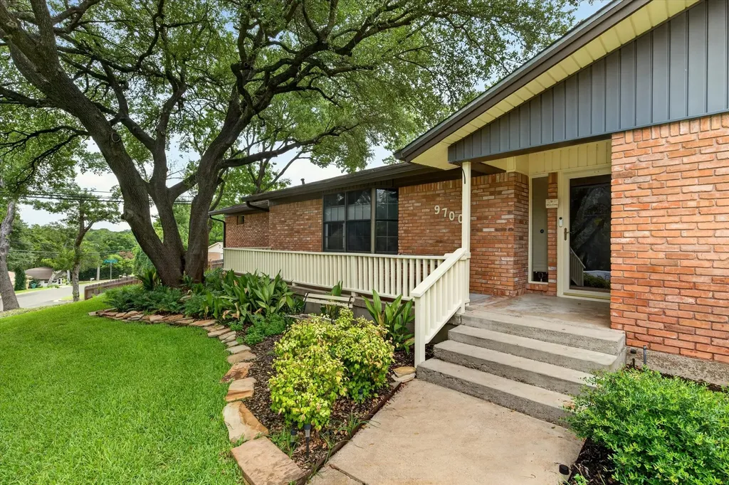 9700 Brookwood Circle Woodway TX 76712