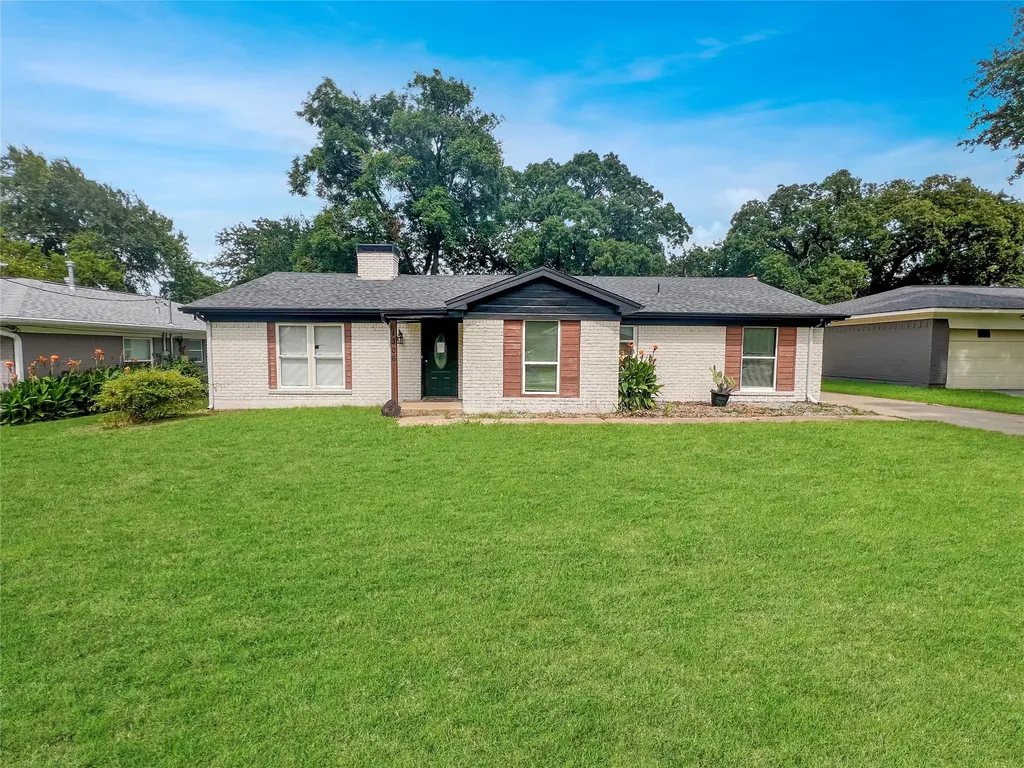 1306 Elby Street Irving TX 75061