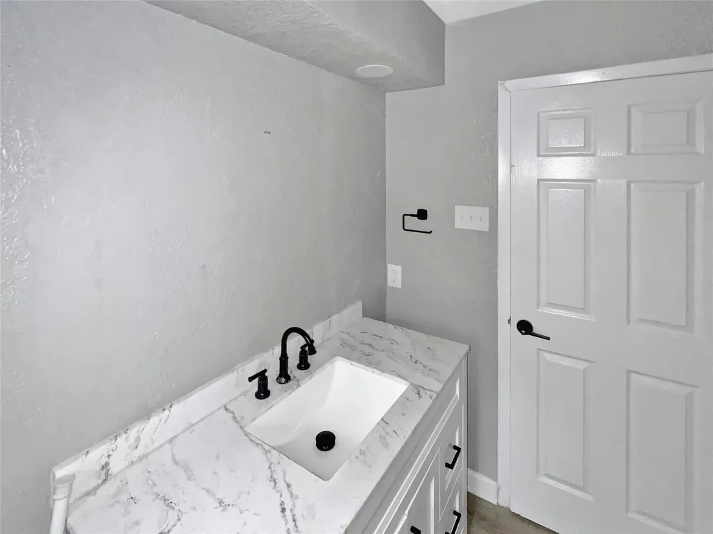 1306 Elby Street Irving TX 75061