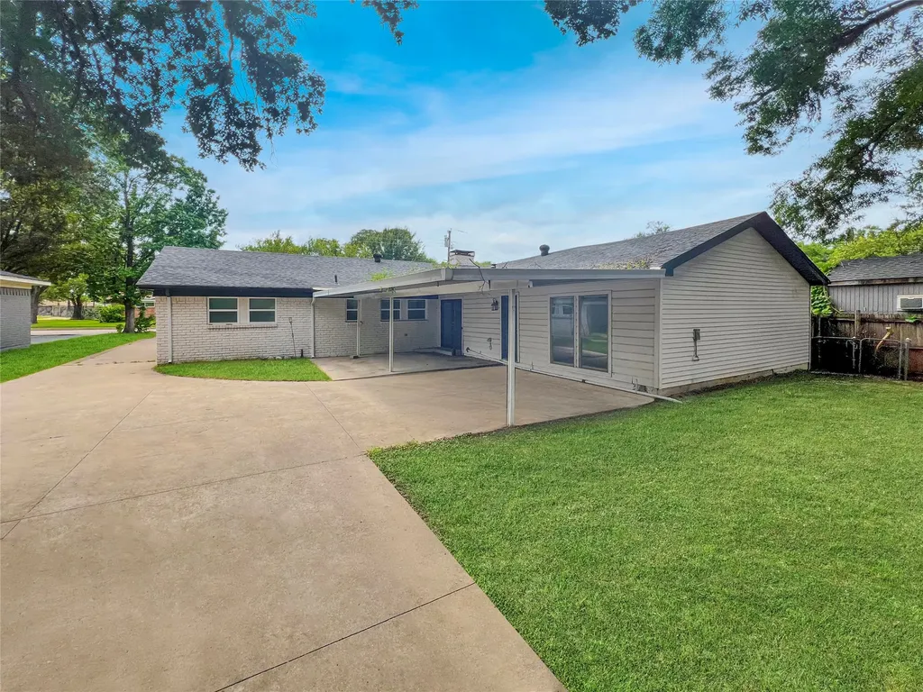 1306 Elby Street Irving TX 75061
