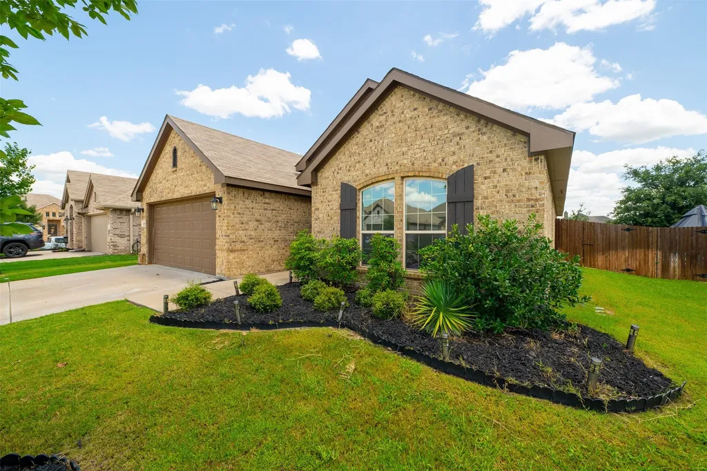 105 Cheryl Drive Keene TX 76059