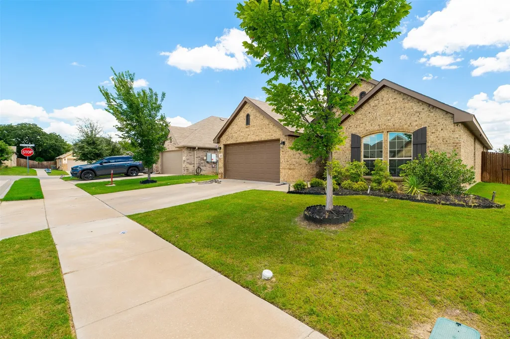 105 Cheryl Drive Keene TX 76059