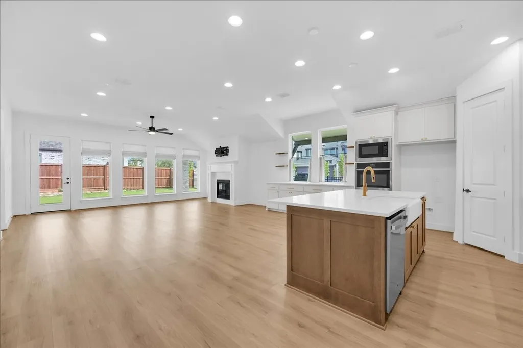 2100 Pleasant Run Lane Fort Worth TX 76008