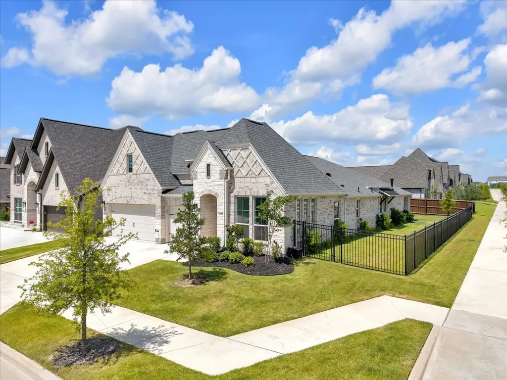 2100 Pleasant Run Lane Fort Worth TX 76008