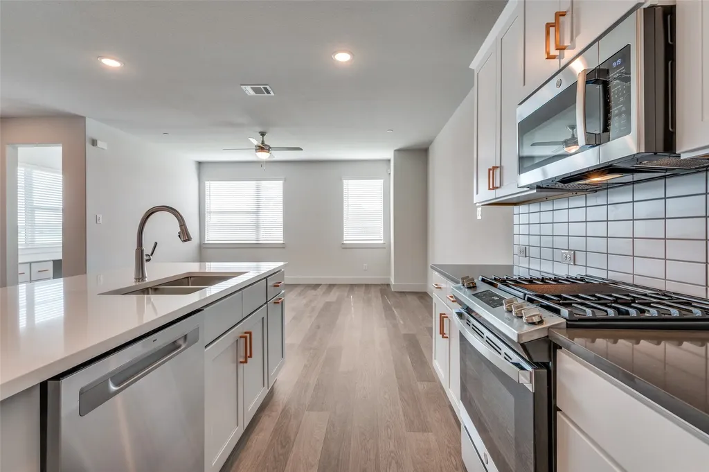 4553 Lamplights Drive Celina TX 75078