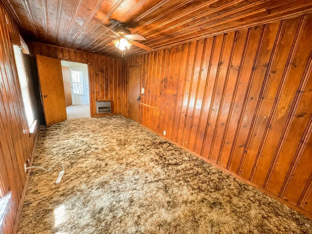 806 Sessions Street Bowie TX 76230