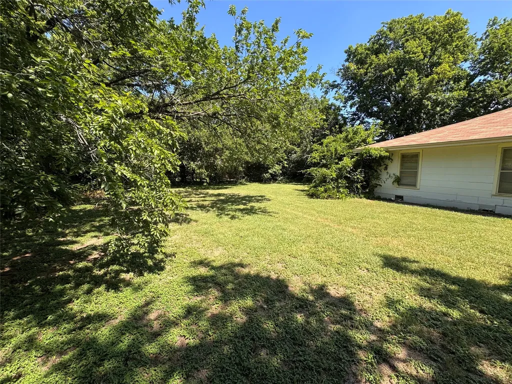 806 Sessions Street Bowie TX 76230
