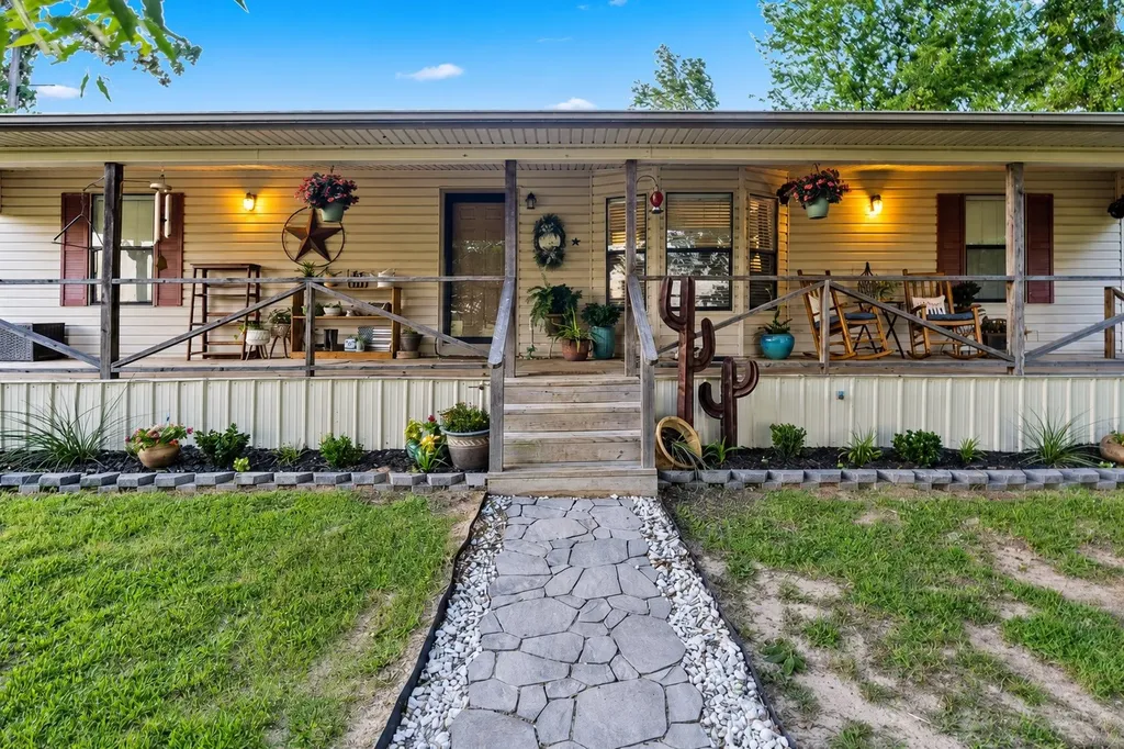 15197 Farm Road 71 E Sulphur Bluff TX 75481