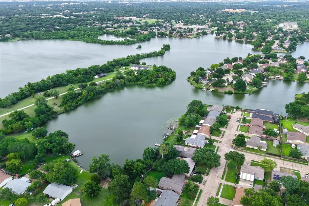 2001 Pebblebrook Trail Irving TX 75060