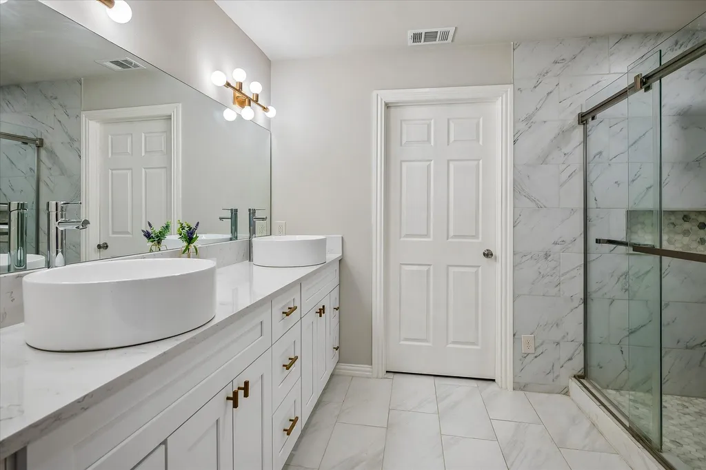 2001 Pebblebrook Trail Irving TX 75060