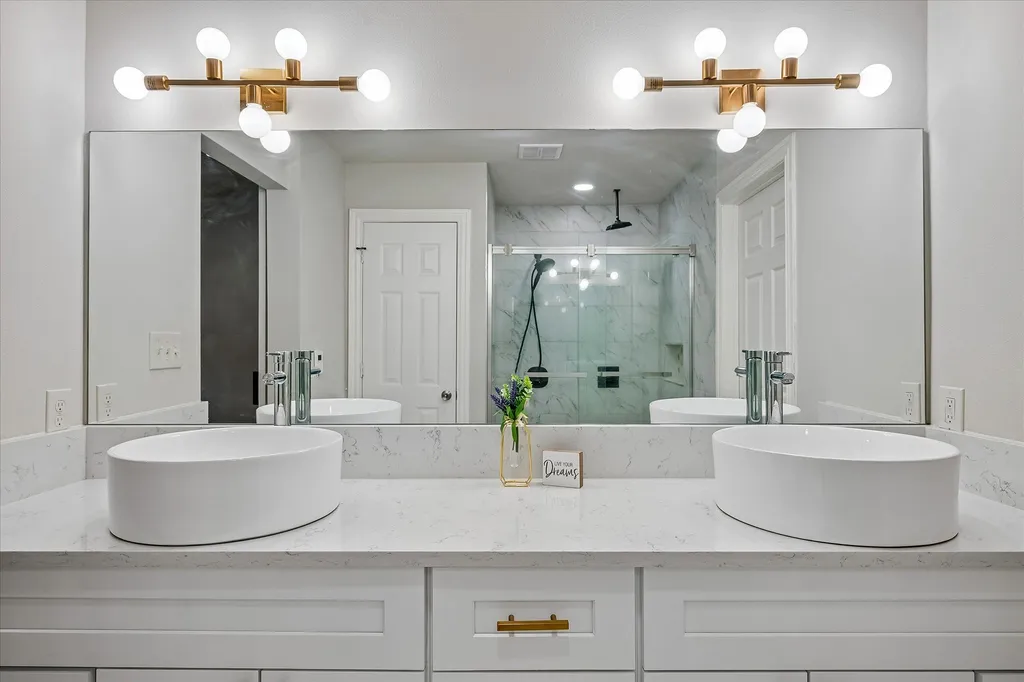 2001 Pebblebrook Trail Irving TX 75060