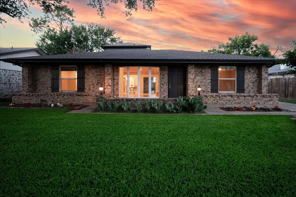 2001 Pebblebrook Trail Irving TX 75060