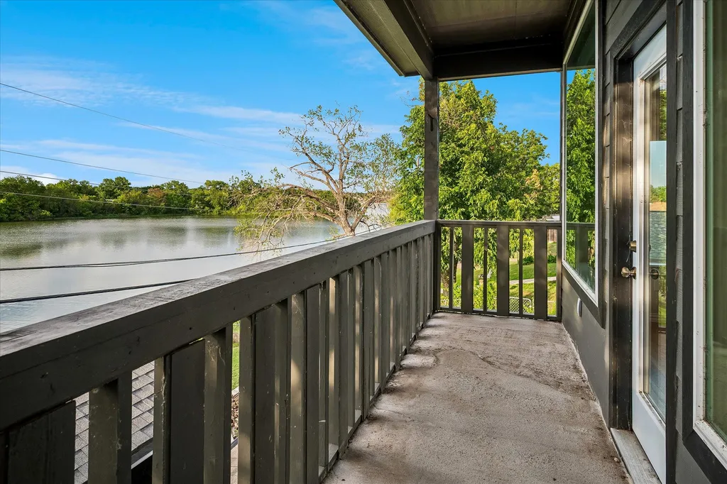 2001 Pebblebrook Trail Irving TX 75060