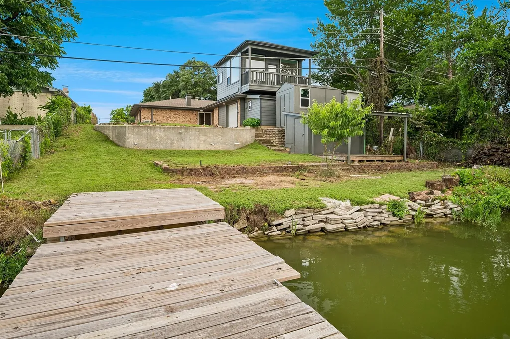 2001 Pebblebrook Trail Irving TX 75060