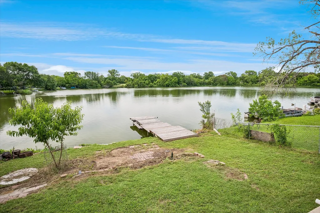 2001 Pebblebrook Trail Irving TX 75060