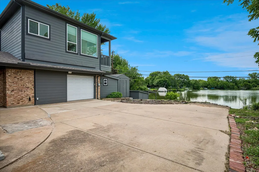 2001 Pebblebrook Trail Irving TX 75060