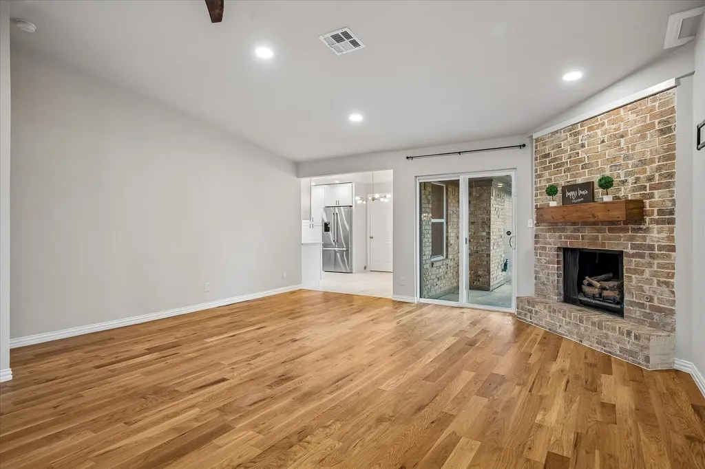 2001 Pebblebrook Trail Irving TX 75060