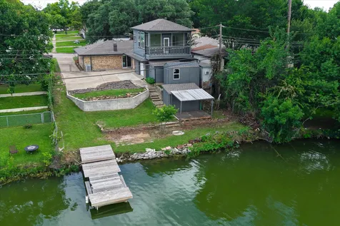 2001 Pebblebrook Trail Irving TX 75060