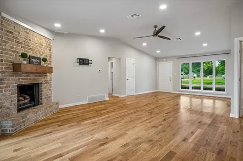 2001 Pebblebrook Trail Irving TX 75060