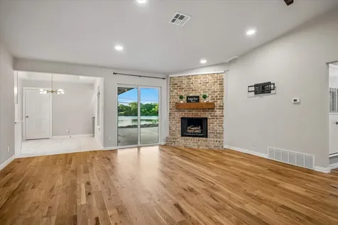 2001 Pebblebrook Trail Irving TX 75060