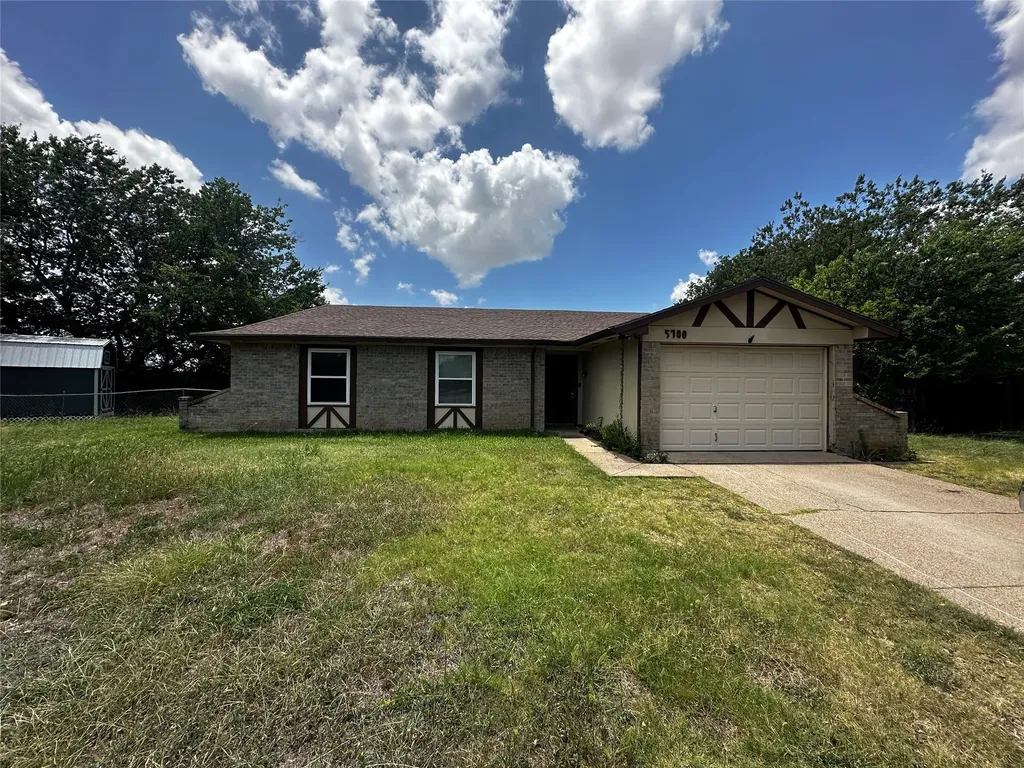 5700 Saddleback Circle Haltom City TX 76148