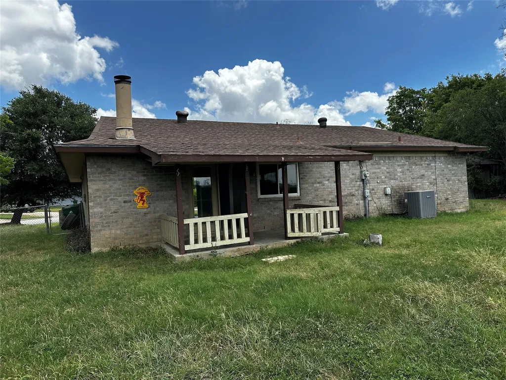 5700 Saddleback Circle Haltom City TX 76148