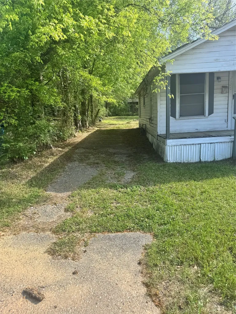 2306 Frank Street Marshall TX 75670