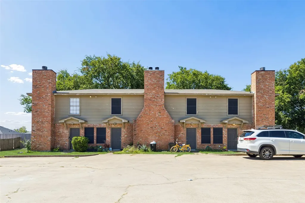 221 Cambridge Drive Saginaw TX 76179