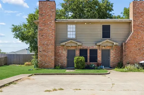 221 Cambridge Drive Saginaw TX 76179
