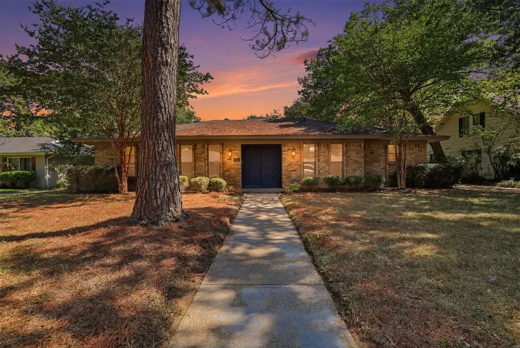 2115 Meadowlake Court Arlington TX 76013