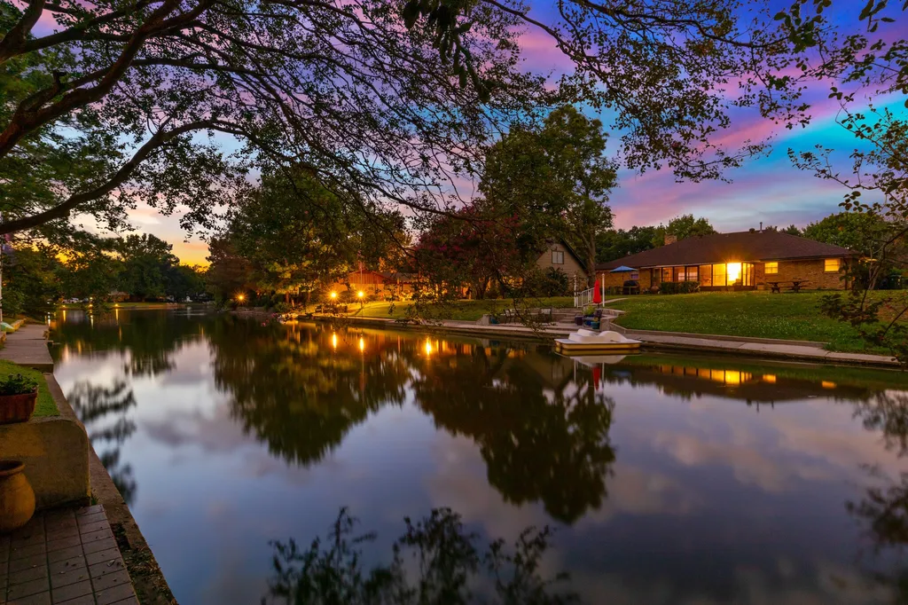 2115 Meadowlake Court Arlington TX 76013