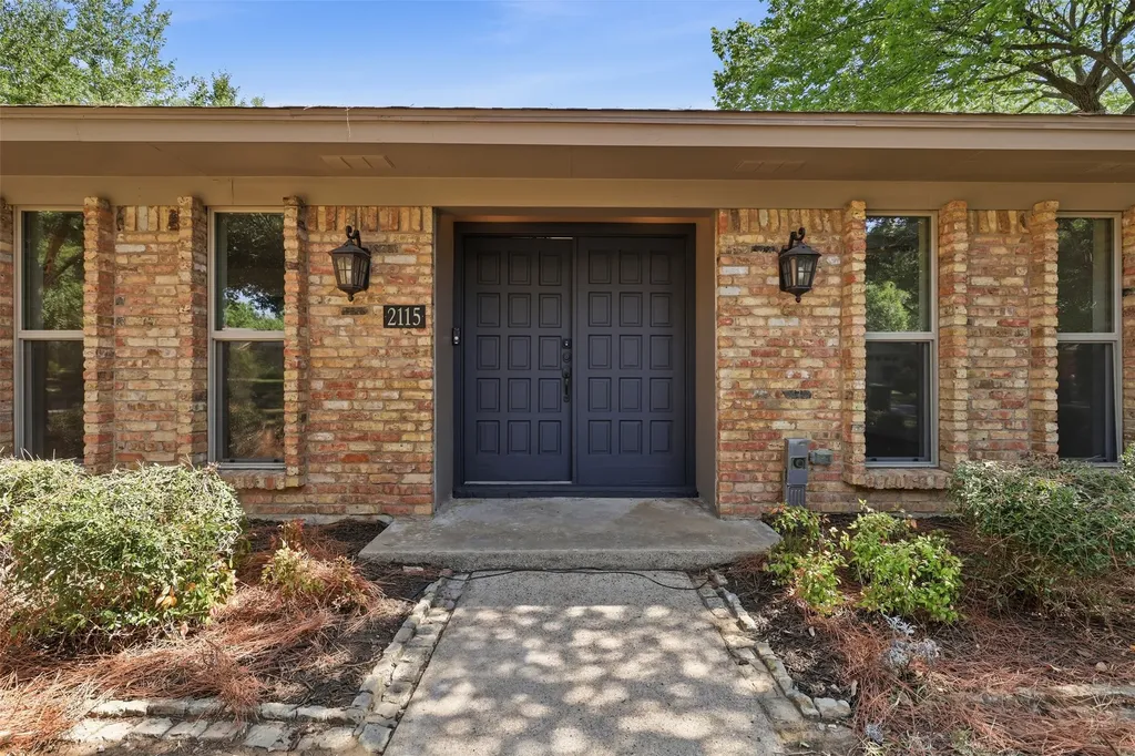 2115 Meadowlake Court Arlington TX 76013