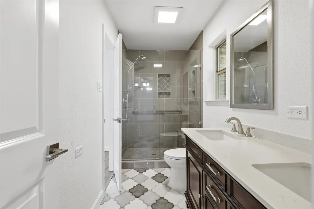 2115 Meadowlake Court Arlington TX 76013